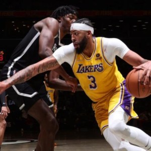 足球高清直播-美媒盘点浓眉潜在交易方案 换KD还是联手东契奇？